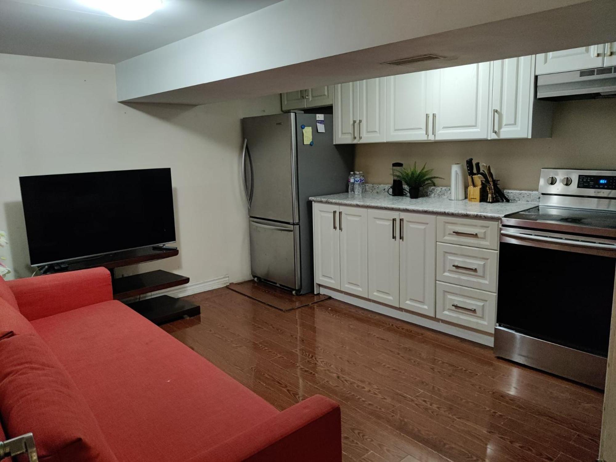 Spacious Mbr Near Kennedy Subway & Go Toronto Exterior photo