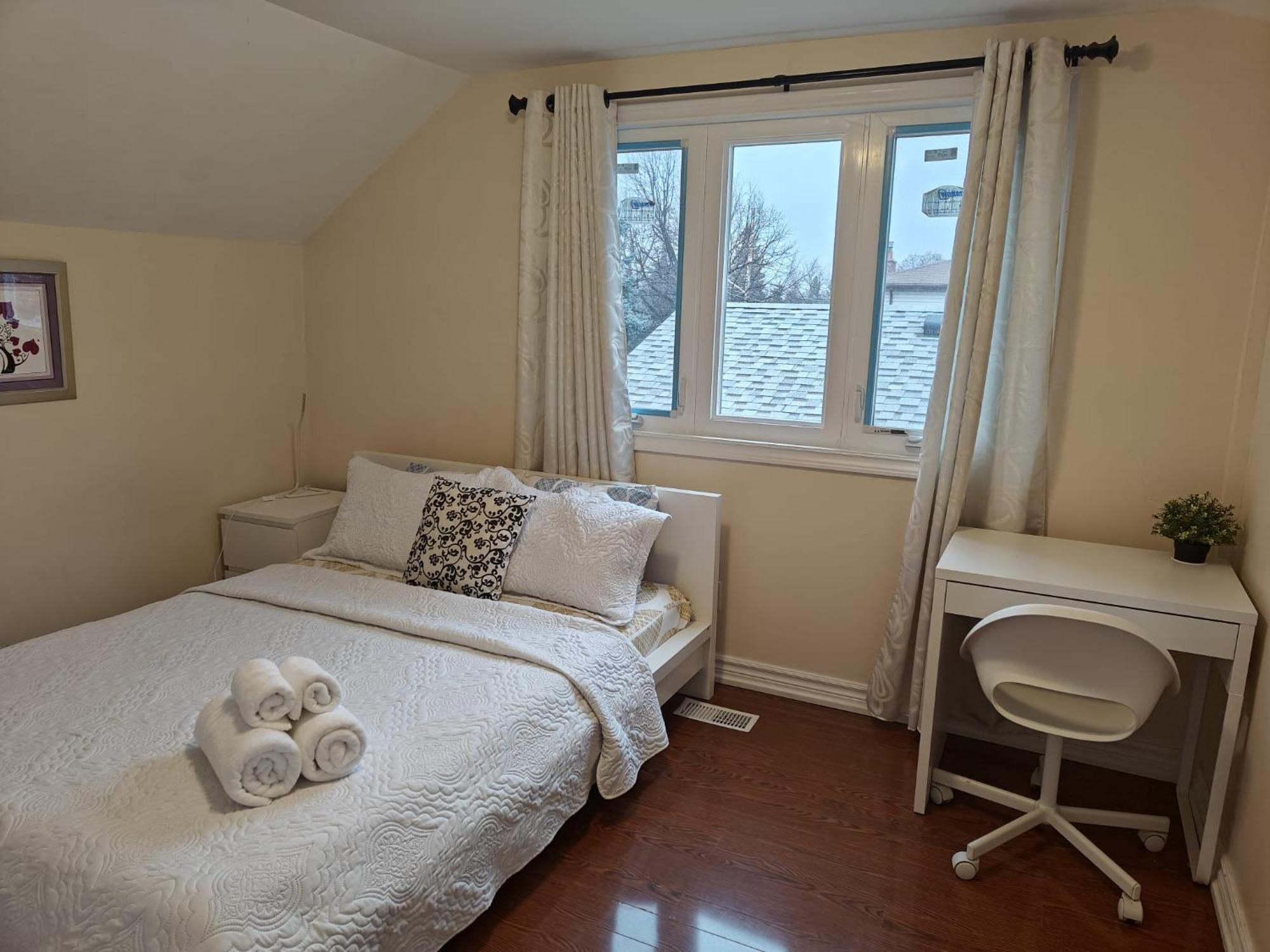 Spacious Mbr Near Kennedy Subway & Go Toronto Exterior photo